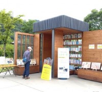 공원 속 야외도서관 “스토리 팟”이재연 할머니화가 원화전시